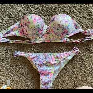 Victoria’s Secret bikini